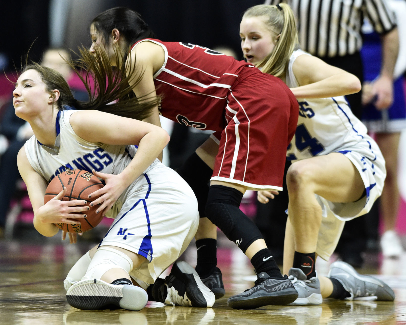 Newell-Fonda vs Marquette Catholic girls state basketball